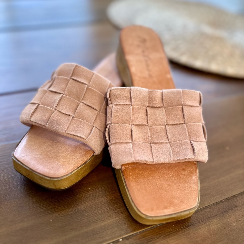 Matisse Hamptons Rose Suede Woven Slide Sandals